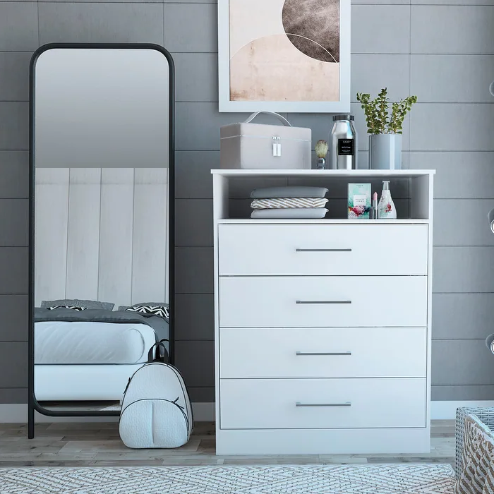 Classic Dresser with 4 Drawers